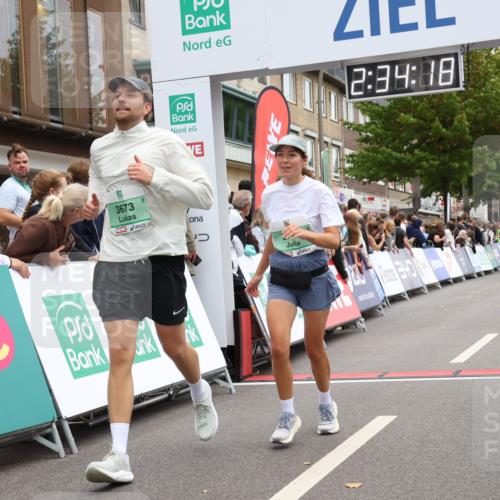 21.09.2025 - PSD Bank Halbmarathon Strokosch-Dieckow http://msf.ph/oto/8935095 21.09.2025 12:33:42 Ziel 3673, 3723 meine-sportfotos.de