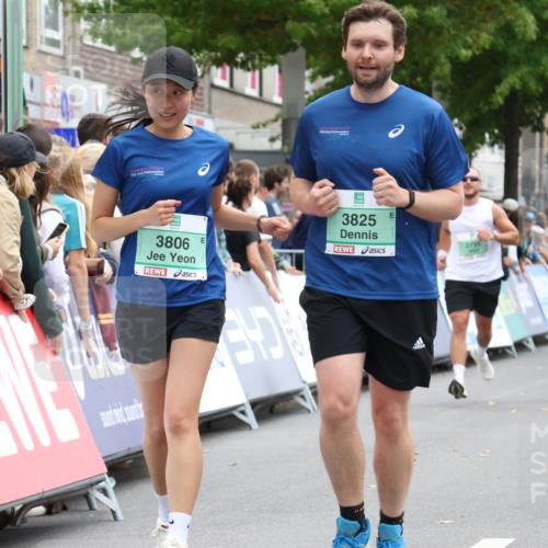 21.09.2025 - PSD Bank Halbmarathon Strokosch-Dieckow http://msf.ph/oto/8935118 21.09.2025 12:34:03 Ziel 2735, 3401, 3806, 3825 meine-sportfotos.de