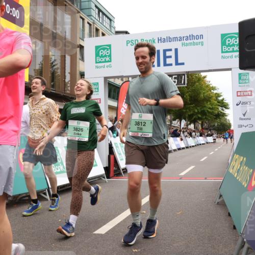 21.09.2025 - PSD Bank Halbmarathon Strokosch-Dieckow http://msf.ph/oto/8935179 21.09.2025 12:34:15 Ziel 1650, 3509, 3525, 3693, 3697, 3812, 3826, 3862 meine-sportfotos.de