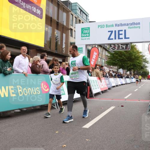 21.09.2025 - PSD Bank Halbmarathon Strokosch-Dieckow http://msf.ph/oto/8937919 21.09.2025 12:37:05 Ziel 3035, 3125, 4012 meine-sportfotos.de
