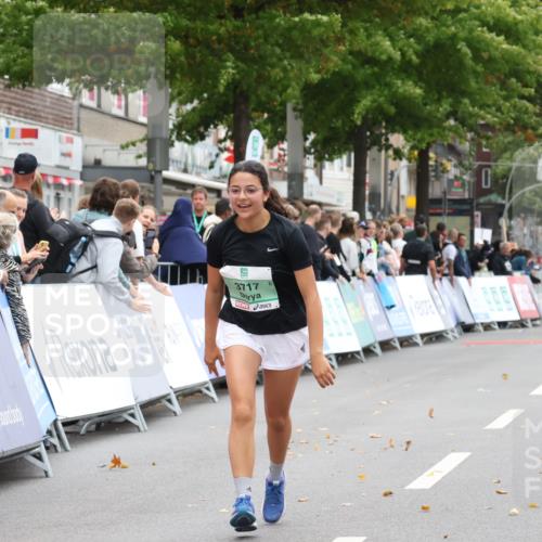 21.09.2025 - PSD Bank Halbmarathon Strokosch-Dieckow http://msf.ph/oto/8937953 21.09.2025 12:38:01 Ziel 3377, 3405, 3553, 3717 meine-sportfotos.de