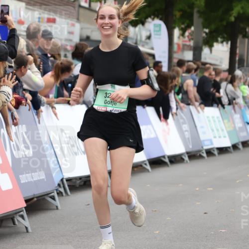 21.09.2025 - PSD Bank Halbmarathon Strokosch-Dieckow http://msf.ph/oto/8937960 21.09.2025 12:38:12 Ziel 3233, 3865 meine-sportfotos.de