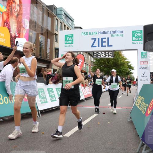 21.09.2025 - PSD Bank Halbmarathon Strokosch-Dieckow http://msf.ph/oto/8937969 21.09.2025 12:38:19 Ziel 3233, 3487, 3543, 3703, 3799, 3818, 3865, 3905 meine-sportfotos.de