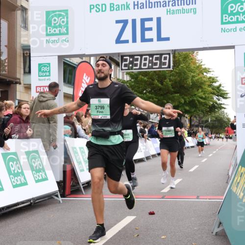 21.09.2025 - PSD Bank Halbmarathon Strokosch-Dieckow http://msf.ph/oto/8937975 21.09.2025 12:38:23 Ziel 1156, 3487, 3543, 3703, 3799, 3818, 3865, 3905 meine-sportfotos.de