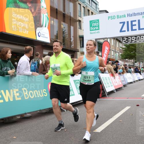 21.09.2025 - PSD Bank Halbmarathon Strokosch-Dieckow http://msf.ph/oto/8937987 21.09.2025 12:38:32 Ziel 1156, 3211, 3212 meine-sportfotos.de