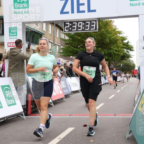 21.09.2025 - PSD Bank Halbmarathon Strokosch-Dieckow http://msf.ph/oto/8937995 21.09.2025 12:38:57 Ziel 3158, 3821, 3861 meine-sportfotos.de