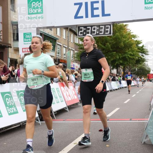 21.09.2025 - PSD Bank Halbmarathon Strokosch-Dieckow http://msf.ph/oto/8937996 21.09.2025 12:38:57 Ziel 3158, 3821, 3861 meine-sportfotos.de
