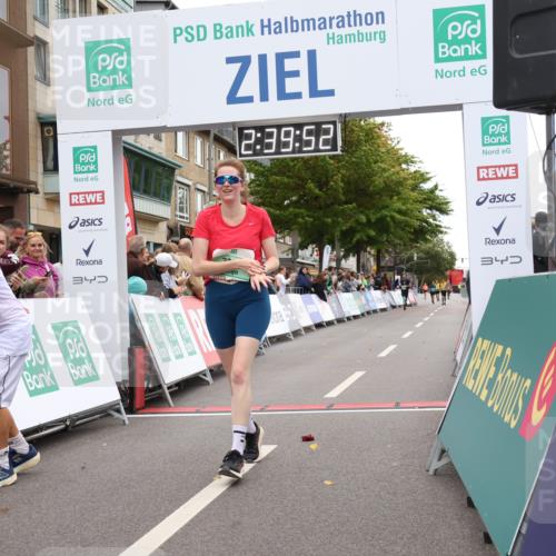21.09.2025 - PSD Bank Halbmarathon Strokosch-Dieckow http://msf.ph/oto/8938026 21.09.2025 12:39:16 Ziel 3238, 3280 meine-sportfotos.de