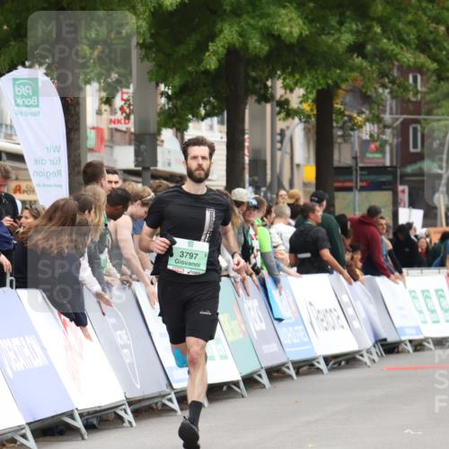 21.09.2025 - PSD Bank Halbmarathon Strokosch-Dieckow http://msf.ph/oto/8938029 21.09.2025 12:39:23 Ziel 3797 meine-sportfotos.de