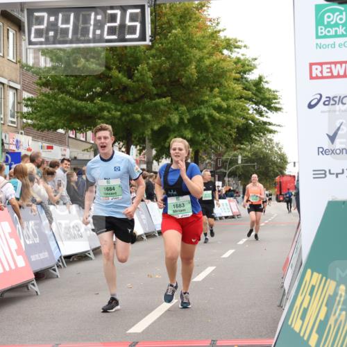 21.09.2025 - PSD Bank Halbmarathon Strokosch-Dieckow http://msf.ph/oto/8938085 21.09.2025 12:40:48 Ziel 1683, 1684 meine-sportfotos.de