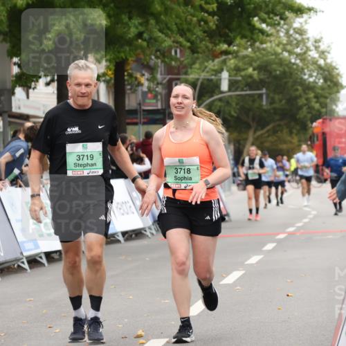 21.09.2025 - PSD Bank Halbmarathon Strokosch-Dieckow http://msf.ph/oto/8938091 21.09.2025 12:40:52 Ziel 1683, 1684, 3718, 3719 meine-sportfotos.de
