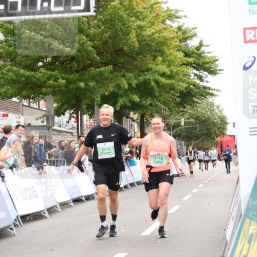 21.09.2025 - PSD Bank Halbmarathon Strokosch-Dieckow http://msf.ph/oto/8938093 21.09.2025 12:40:53 Ziel 1683, 1684, 3718, 3719 meine-sportfotos.de