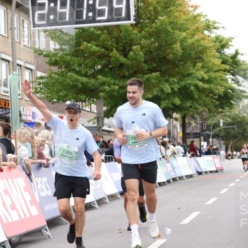 21.09.2025 - PSD Bank Halbmarathon Strokosch-Dieckow http://msf.ph/oto/8938117 21.09.2025 12:41:18 Ziel 1291, 1293, 3459, 3676 meine-sportfotos.de