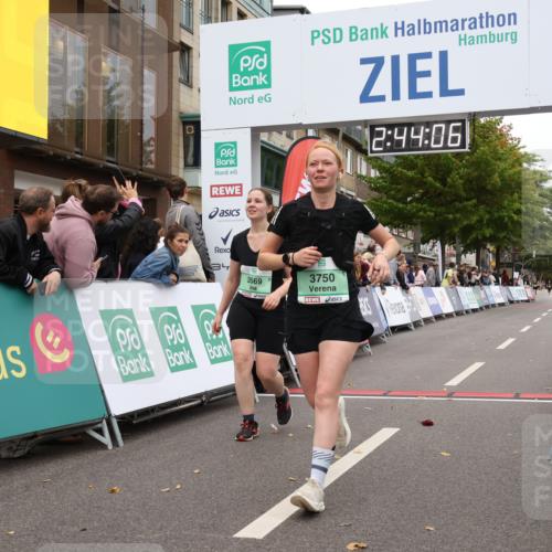 21.09.2025 - PSD Bank Halbmarathon Strokosch-Dieckow http://msf.ph/oto/8938216 21.09.2025 12:43:30 Ziel 1155, 3569, 3750 meine-sportfotos.de