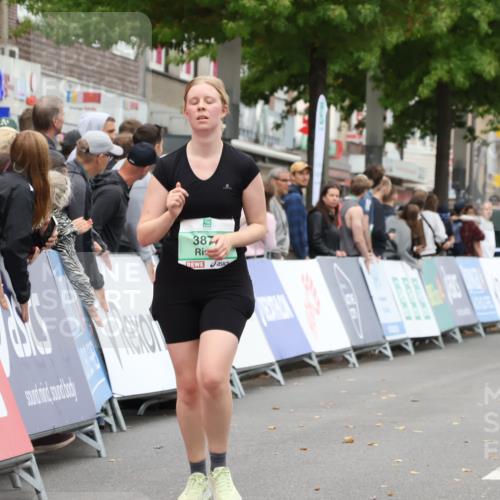 21.09.2025 - PSD Bank Halbmarathon Strokosch-Dieckow http://msf.ph/oto/8938219 21.09.2025 12:44:02 Ziel 3877 meine-sportfotos.de