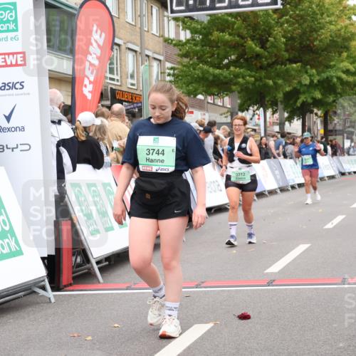 21.09.2025 - PSD Bank Halbmarathon Strokosch-Dieckow http://msf.ph/oto/8938250 21.09.2025 12:44:32 Ziel 1516, 3712, 3744 meine-sportfotos.de