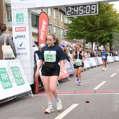 21.09.2025 - PSD Bank Halbmarathon Strokosch-Dieckow http://msf.ph/oto/8938251 21.09.2025 12:44:33 Ziel 1516, 3712, 3744 meine-sportfotos.de
