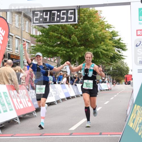 21.09.2025 - PSD Bank Halbmarathon Strokosch-Dieckow http://msf.ph/oto/8938335 21.09.2025 12:47:19 Ziel 3420, 3421 meine-sportfotos.de