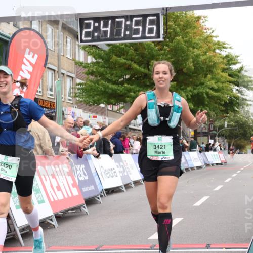 21.09.2025 - PSD Bank Halbmarathon Strokosch-Dieckow http://msf.ph/oto/8938338 21.09.2025 12:47:20 Ziel 3420, 3421 meine-sportfotos.de