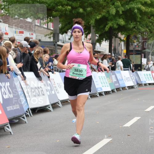 21.09.2025 - PSD Bank Halbmarathon Strokosch-Dieckow http://msf.ph/oto/8938369 21.09.2025 12:48:51 Ziel 3830, 3834 meine-sportfotos.de