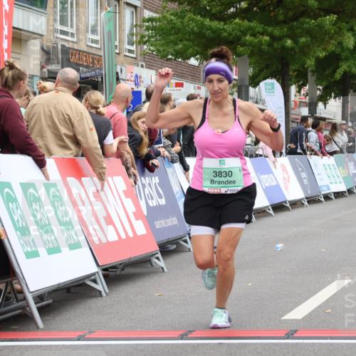21.09.2025 - PSD Bank Halbmarathon Strokosch-Dieckow http://msf.ph/oto/8938371 21.09.2025 12:48:52 Ziel 3830, 3834 meine-sportfotos.de