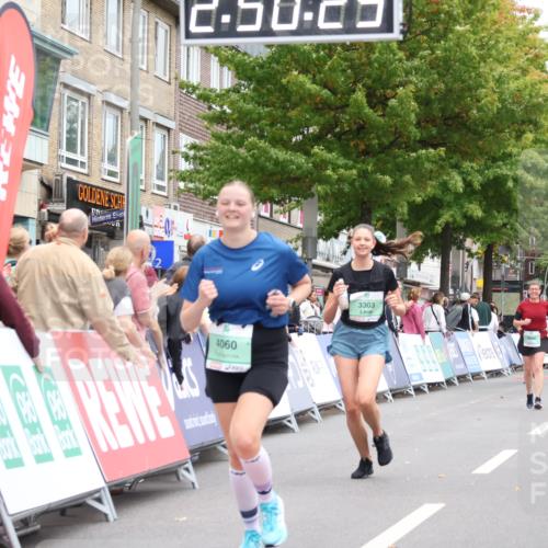 21.09.2025 - PSD Bank Halbmarathon Strokosch-Dieckow http://msf.ph/oto/8938408 21.09.2025 12:49:53 Ziel 1006, 3303, 3699, 4060 meine-sportfotos.de