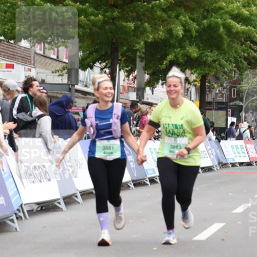 21.09.2025 - PSD Bank Halbmarathon Strokosch-Dieckow http://msf.ph/oto/8938513 21.09.2025 12:53:10 Ziel 3384, 3427, 3863, 3881 meine-sportfotos.de