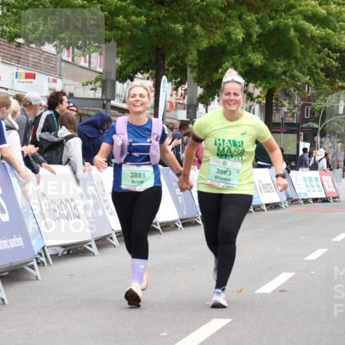 21.09.2025 - PSD Bank Halbmarathon Strokosch-Dieckow http://msf.ph/oto/8938514 21.09.2025 12:53:10 Ziel 3384, 3427, 3863, 3881 meine-sportfotos.de
