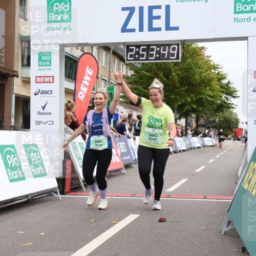 21.09.2025 - PSD Bank Halbmarathon Strokosch-Dieckow http://msf.ph/oto/8938519 21.09.2025 12:53:12 Ziel 3384, 3427, 3863, 3881 meine-sportfotos.de