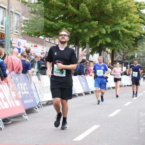 21.09.2025 - PSD Bank Halbmarathon Strokosch-Dieckow http://msf.ph/oto/8938566 21.09.2025 12:54:36 Ziel 3804, 3805 meine-sportfotos.de