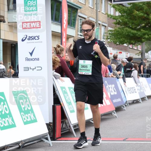 21.09.2025 - PSD Bank Halbmarathon Strokosch-Dieckow http://msf.ph/oto/8938570 21.09.2025 12:54:37 Ziel 1274, 3804, 3805 meine-sportfotos.de