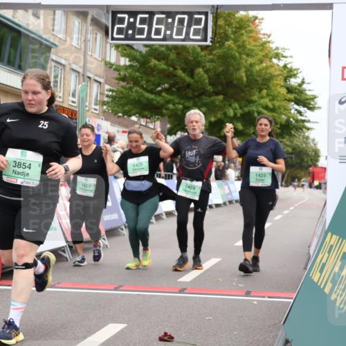 21.09.2025 - PSD Bank Halbmarathon Strokosch-Dieckow http://msf.ph/oto/8938593 21.09.2025 12:55:26 Ziel 1422, 1423, 1424, 1425, 3854 meine-sportfotos.de