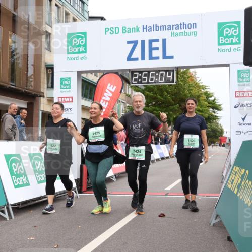 21.09.2025 - PSD Bank Halbmarathon Strokosch-Dieckow http://msf.ph/oto/8938599 21.09.2025 12:55:28 Ziel 1422, 1423, 1424, 1425, 3854 meine-sportfotos.de