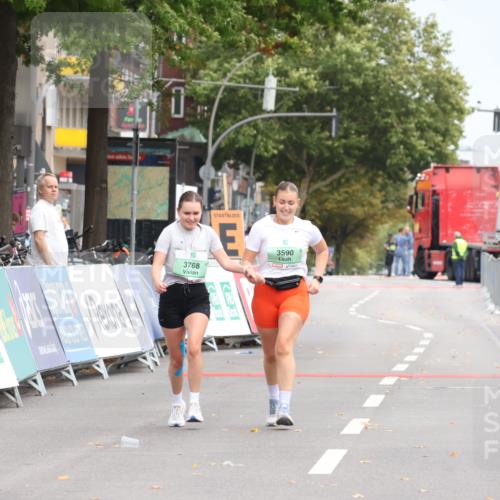 21.09.2025 - PSD Bank Halbmarathon Strokosch-Dieckow http://msf.ph/oto/8938632 21.09.2025 12:59:09 Ziel  meine-sportfotos.de