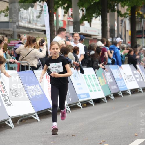 21.09.2025 - PSD Bank Halbmarathon Strokosch-Dieckow http://msf.ph/oto/8939300 21.09.2025 10:32:00 Ziel 175, 190, 191, 208 meine-sportfotos.de