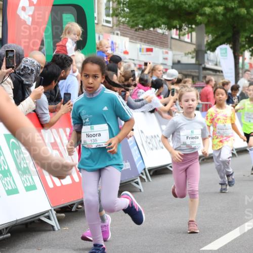 21.09.2025 - PSD Bank Halbmarathon Strokosch-Dieckow http://msf.ph/oto/8939315 21.09.2025 10:32:15 Ziel 110, 135, 137, 259, 260, 293, 309, 322, 336, 369, 385, 427 meine-sportfotos.de