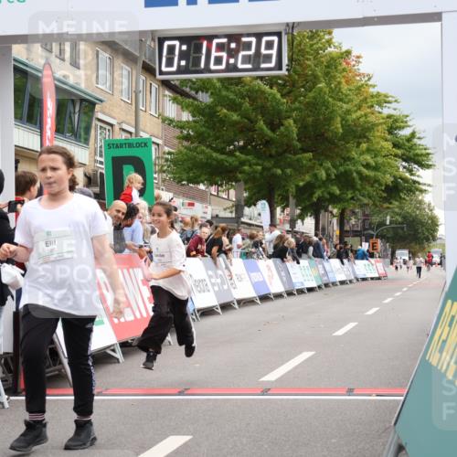 21.09.2025 - PSD Bank Halbmarathon Strokosch-Dieckow http://msf.ph/oto/8939401 21.09.2025 10:34:00 Ziel 185, 186, 308 meine-sportfotos.de