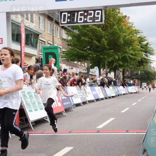 21.09.2025 - PSD Bank Halbmarathon Strokosch-Dieckow http://msf.ph/oto/8939402 21.09.2025 10:34:01 Ziel 185, 186 meine-sportfotos.de