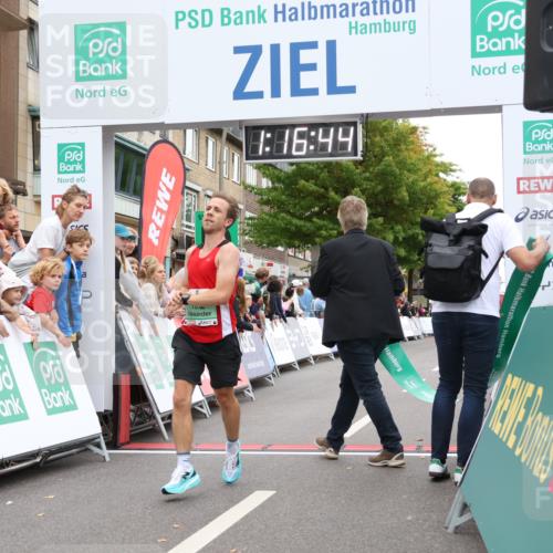21.09.2025 - PSD Bank Halbmarathon Strokosch-Dieckow http://msf.ph/oto/8939518 21.09.2025 11:16:07 Ziel 1832 meine-sportfotos.de