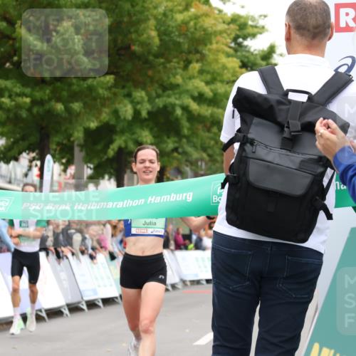 21.09.2025 - PSD Bank Halbmarathon Strokosch-Dieckow http://msf.ph/oto/8939521 21.09.2025 11:16:15 Ziel 1445, 1446 meine-sportfotos.de