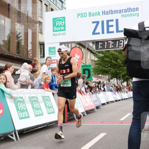 21.09.2025 - PSD Bank Halbmarathon Strokosch-Dieckow http://msf.ph/oto/8939533 21.09.2025 11:16:37 Ziel 1834 meine-sportfotos.de