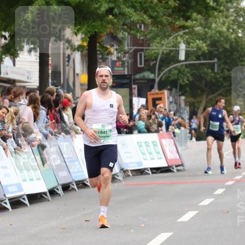 21.09.2025 - PSD Bank Halbmarathon Strokosch-Dieckow http://msf.ph/oto/8939618 21.09.2025 11:20:11 Ziel 1799, 1823, 1841 meine-sportfotos.de