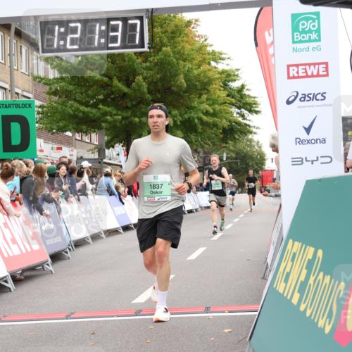 21.09.2025 - PSD Bank Halbmarathon Strokosch-Dieckow http://msf.ph/oto/8939658 21.09.2025 11:21:00 Ziel 1440, 1835, 1837 meine-sportfotos.de