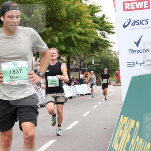 21.09.2025 - PSD Bank Halbmarathon Strokosch-Dieckow http://msf.ph/oto/8939660 21.09.2025 11:21:02 Ziel 1440, 1835, 1837 meine-sportfotos.de