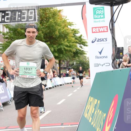 21.09.2025 - PSD Bank Halbmarathon Strokosch-Dieckow http://msf.ph/oto/8939661 21.09.2025 11:21:02 Ziel 1440, 1835, 1837 meine-sportfotos.de
