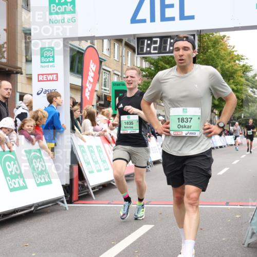 21.09.2025 - PSD Bank Halbmarathon Strokosch-Dieckow http://msf.ph/oto/8939662 21.09.2025 11:21:03 Ziel 1835, 1837 meine-sportfotos.de