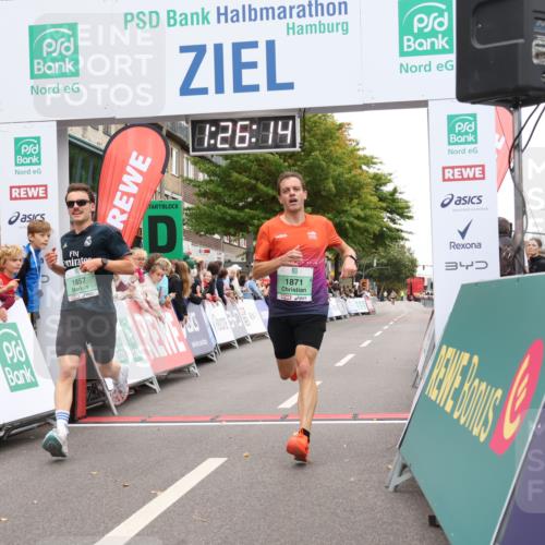 21.09.2025 - PSD Bank Halbmarathon Strokosch-Dieckow http://msf.ph/oto/8939810 21.09.2025 11:25:38 Ziel 1608, 1627, 1857, 1871 meine-sportfotos.de