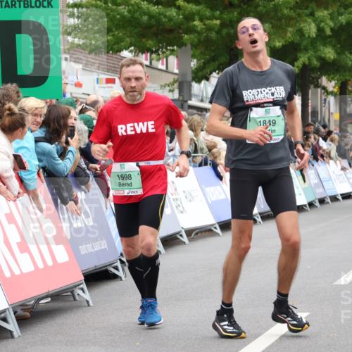21.09.2025 - PSD Bank Halbmarathon Strokosch-Dieckow http://msf.ph/oto/8939869 21.09.2025 11:27:19 Ziel 1598, 1849, 4005 meine-sportfotos.de