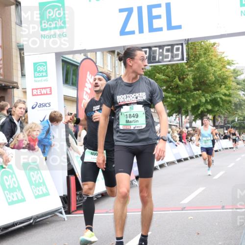 21.09.2025 - PSD Bank Halbmarathon Strokosch-Dieckow http://msf.ph/oto/8939876 21.09.2025 11:27:23 Ziel 1236, 1598, 1849, 1879, 4005 meine-sportfotos.de