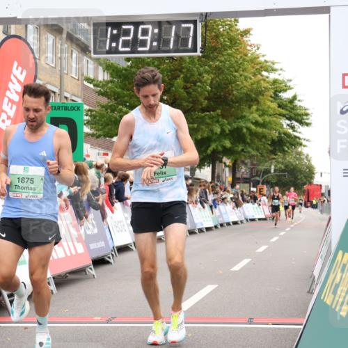 21.09.2025 - PSD Bank Halbmarathon Strokosch-Dieckow http://msf.ph/oto/8939974 21.09.2025 11:28:40 Ziel 1875, 1937 meine-sportfotos.de